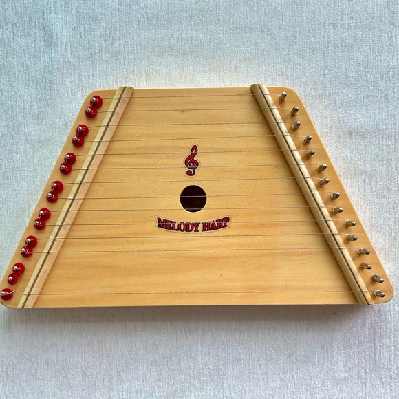 MELODY HARP w/ tuning instrument, 12 song cards and red zipper case. excellent ! - Picture 4 of 4
